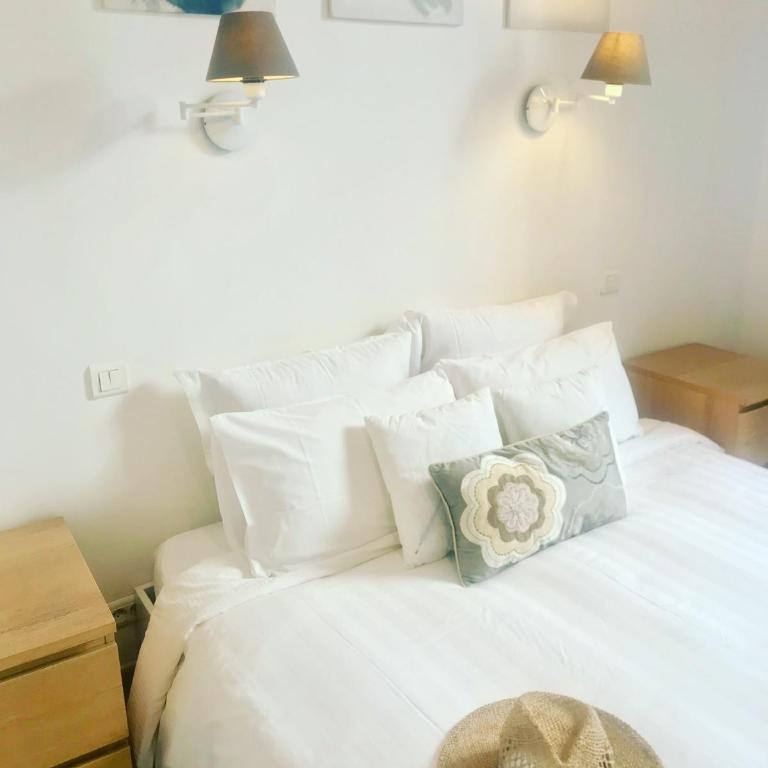 Balcony in Heart of pedestrian centre of Old Antibes - Apartment with Balcony - 6