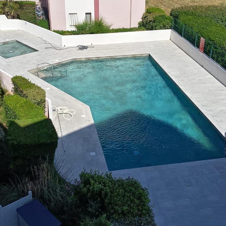 T2 - Les pieds dans le sables en toutes saisons 5 couchages - climatisation - parking privée - piscine - situation optimum et rare - Amoureva - Plage Richelieu- Cap d'Agde - One-Bedroom Apartment - 3