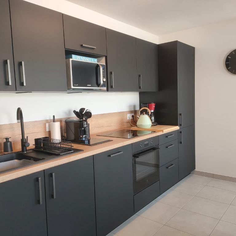 Ref 068 Magnifique T3 neuf et moderne pour 4 personnes ARZON - Appartement 2 Chambres Deluxe avec Balcon - 2