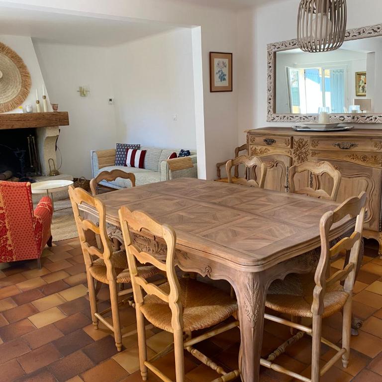 Dernière disponibilité du 28 aout au 4 Septembre -Visitez la Provence- Villa 3 chambres-6 personnes- jardin & piscine - Casa con 3 Camere da Letto - 17