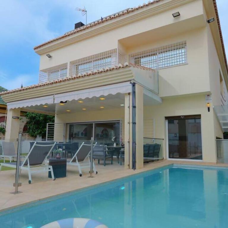 August Villa Málaga. Relax Playa Piscina Coworking - Villa con piscina privada - 1