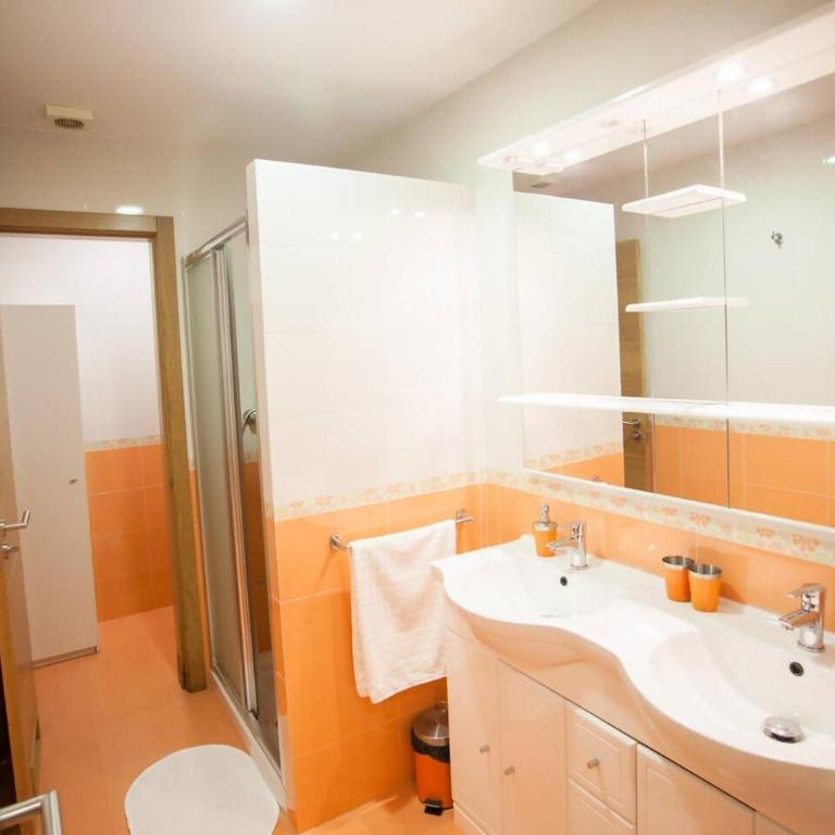 Vivienda amplia y cómoda hasta 10 huéspedes. - Apartamento - 50