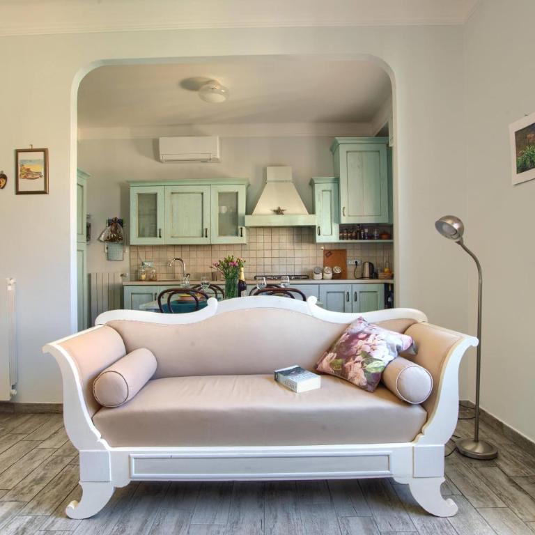 Vicino al Centro e al Mare con Balcone, WiFi e AC - Appartamento con 1 Camera da Letto - 2