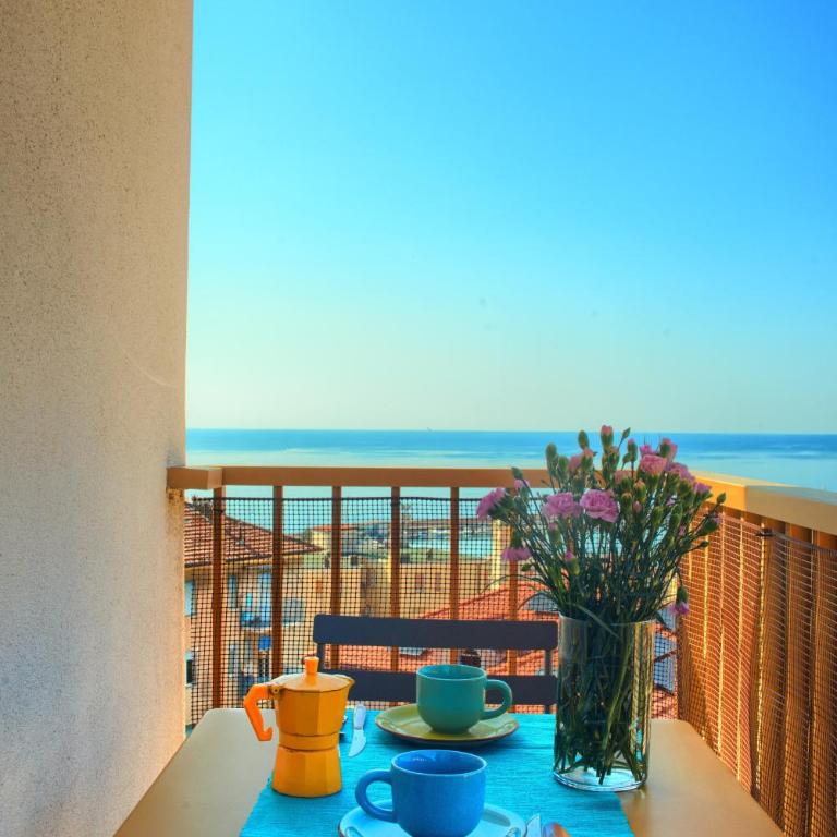 Vicino al Centro e al Mare con Balcone, WiFi e AC - Appartamento con 1 Camera da Letto - 11