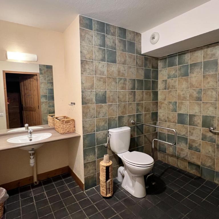Apparts au Cœur de St-Lary - Piscine Chauffée et Sauna - Apartment - 1