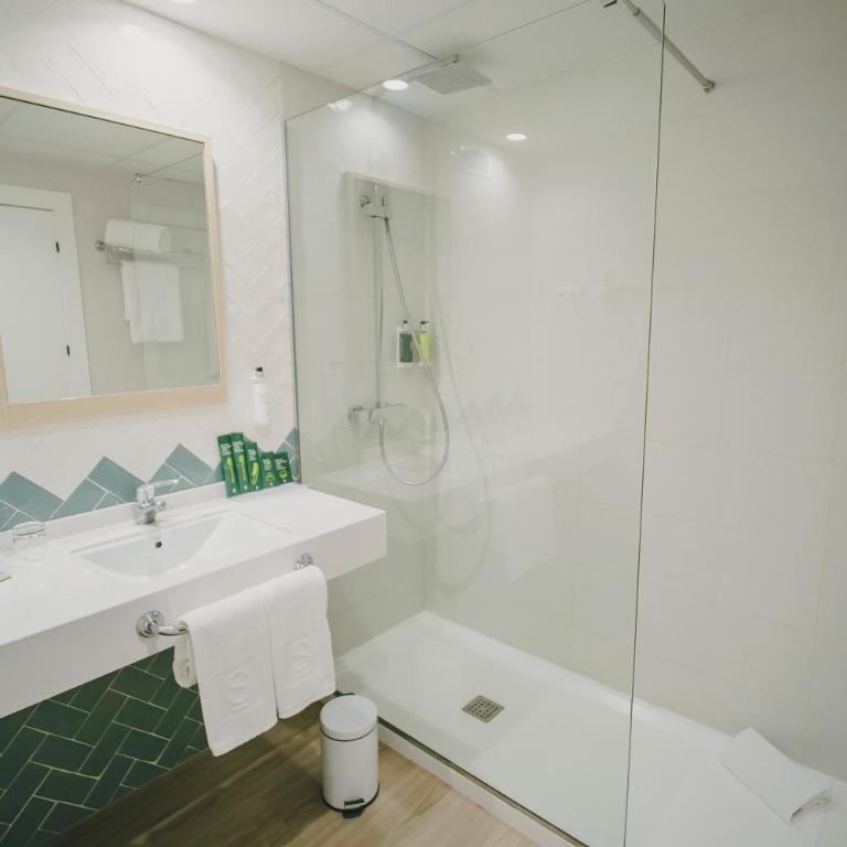 Sercotel Carlos III - Habitación Familiar (2 adultos y 2 niños) - 3