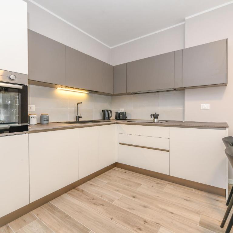 Garda Pearl Apartment - Pool Garage & Central Stay - Appartamento con 2 Camere da Letto - 14