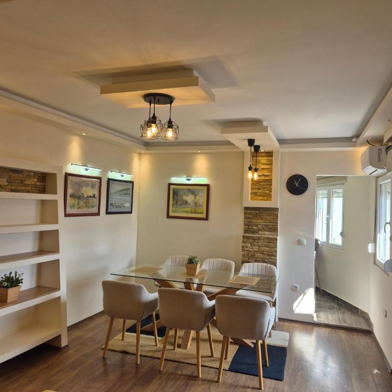Panorama Apartment - Three-Bedroom Premium Apartment with Balcony - 2