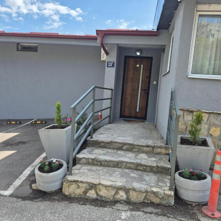 Panorama Apartment - Three-Bedroom Premium Apartment with Balcony - 25