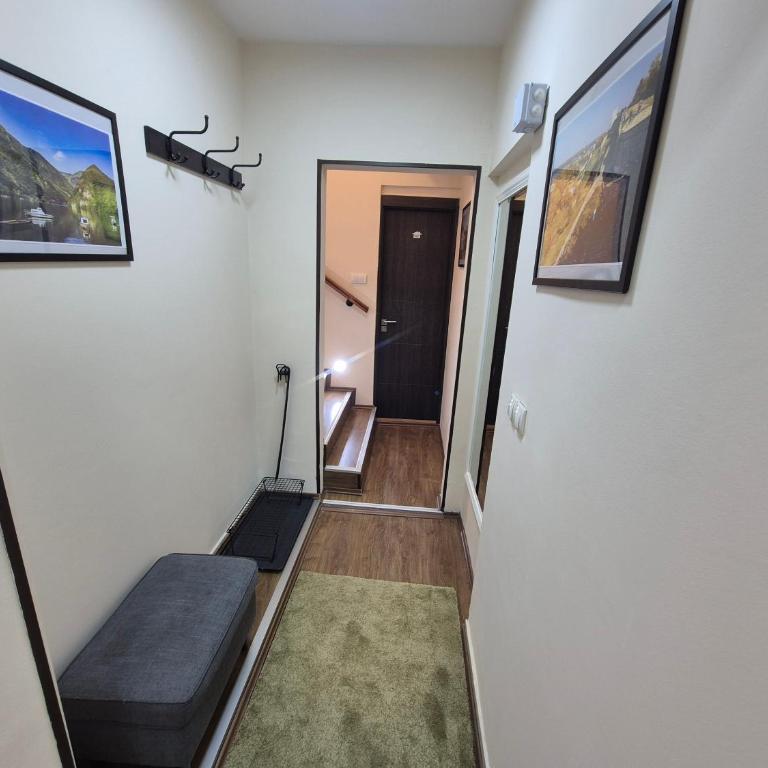 Panorama Apartment - Three-Bedroom Premium Apartment with Balcony - 17