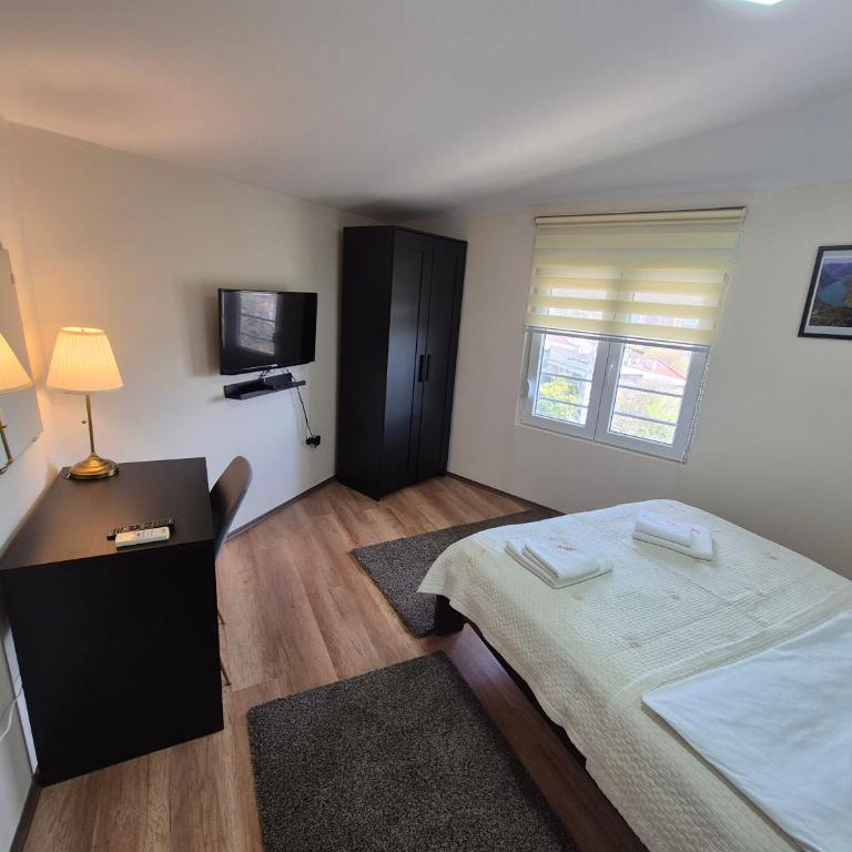 Panorama Apartment - Three-Bedroom Premium Apartment with Balcony - 30