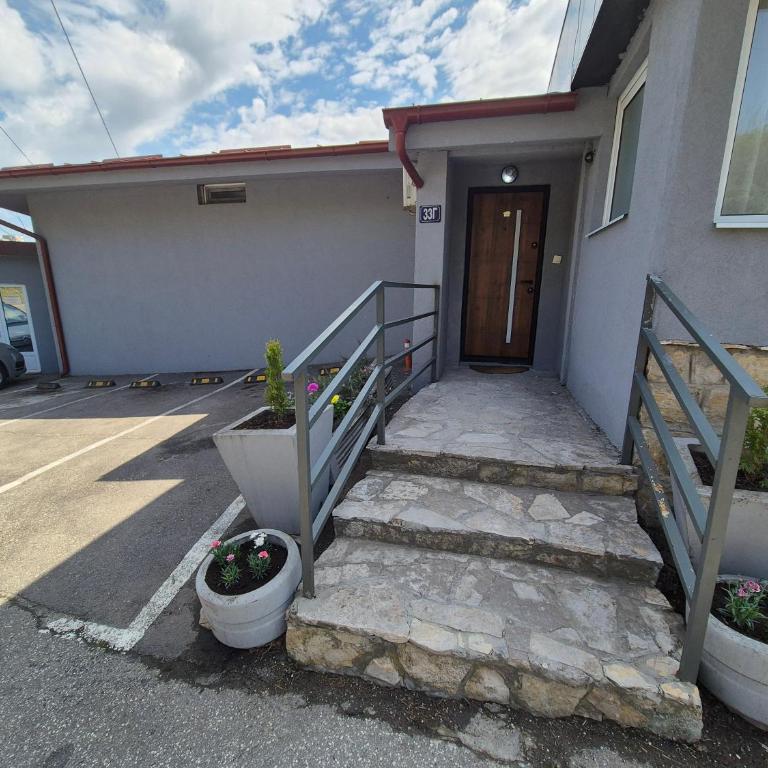 Panorama Apartment - Three-Bedroom Premium Apartment with Balcony - 15