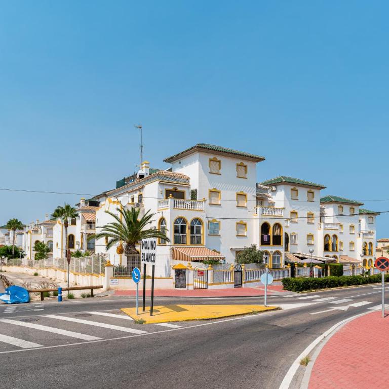 Sunny Molino Retreat with Pool & Terrace - Apartamento con terraza - 17