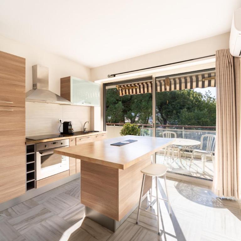 Chateau de la Mer - Appartement 2 Chambres avec Terrasse, Climatisation, Parking Prive Securise - A 100m des plages - Appartement 2 Chambres avec Terrasse - 6