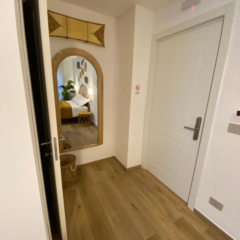 Maison Voyage Messina - King Room with Balcony - 3