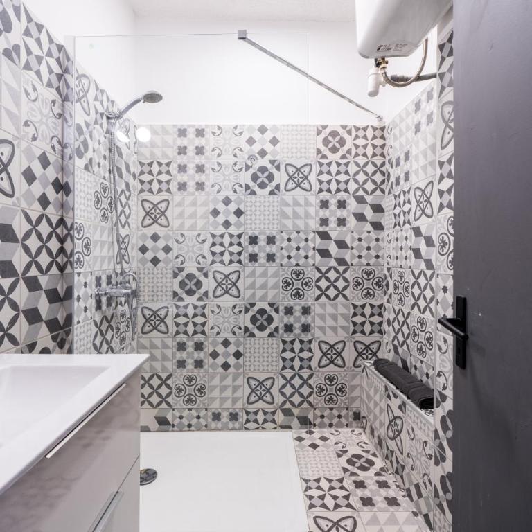 L’Escapade Nîmoise - grand studio centre Nîmes - Apartamento - 5