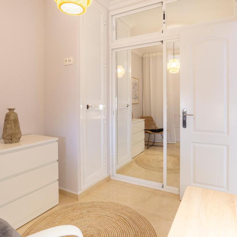 Las Palmeras - Beachfront Studio with Balcony in Central Fuengirola - Apartamento de 1 dormitorio - 6