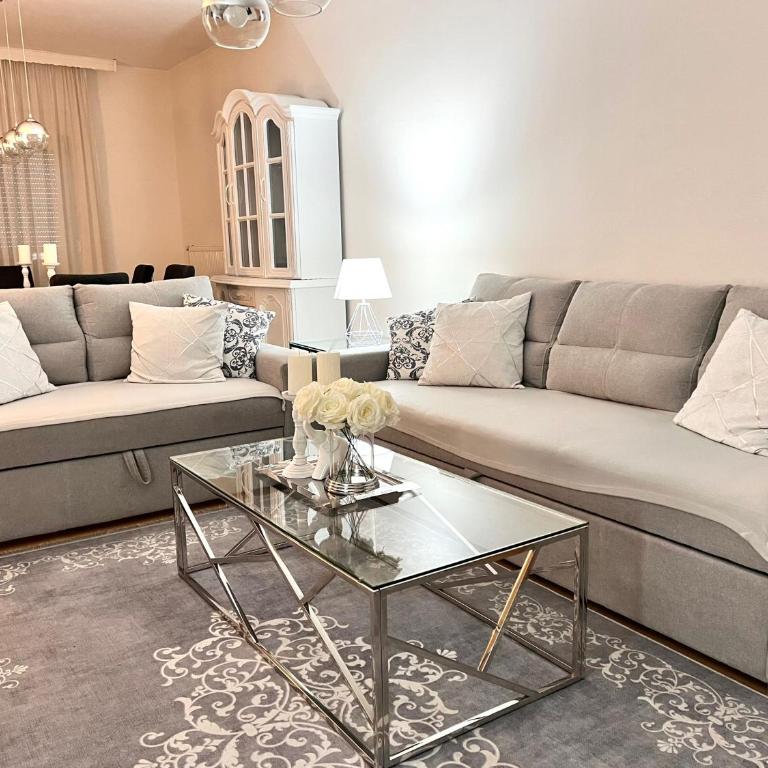 Entire House with THE BEST View and Garage - Vila sa Pogledom na Vrt - 12
