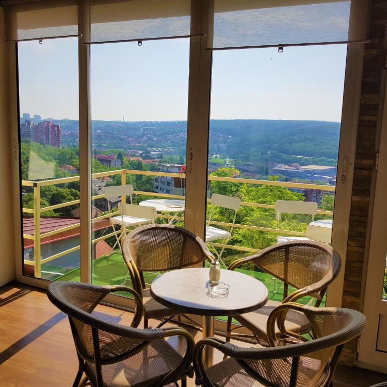 Panorama Apartment - Three-Bedroom Premium Apartment with Balcony - 36