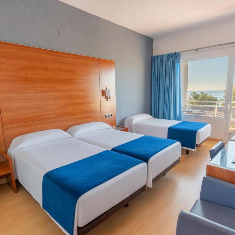 Hotel Sant Jordi - Habitación Triple con vistas al mar - 1
