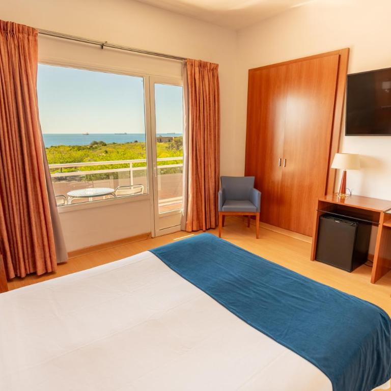 Hotel Sant Jordi - Habitación Doble con balcón y vistas al mar - 3