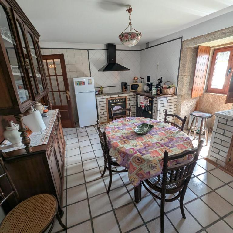 CASA DO SANTO - Three-Bedroom House - 12