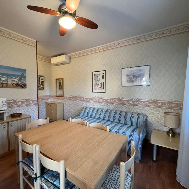 Enjoy your holidays in our bright patio - Appartamento - 6