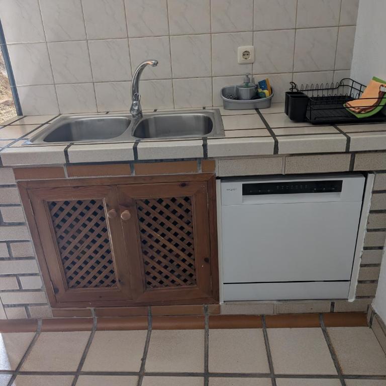 CASA DO SANTO - Three-Bedroom House - 13
