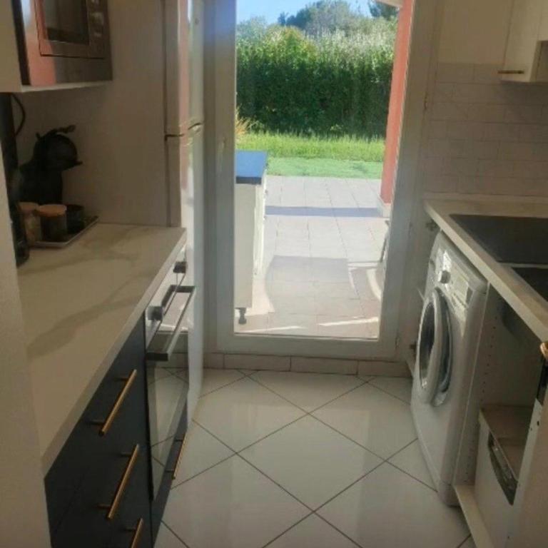 Apartment with private garden, Pool & beach 150 m - Appartement 2 Chambres - 7