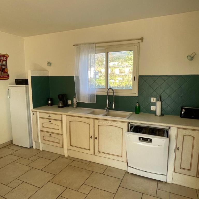 Maison de Vacances Au Pied du Mont Ventoux - Maison 3 Chambres - 4