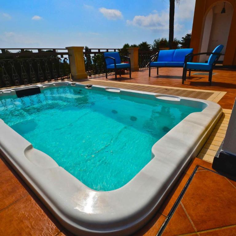 Villa La Timpa - antica e maestosa villa con jacuzzi privata con una meravigliosa vista sull'Etna e sul mare - Villa Deluxe - 35