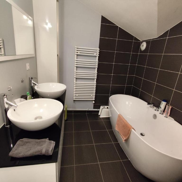 Duplex cosy - 3 chambres avec garage, balcon et clim - Appartement 3 Chambres - 11