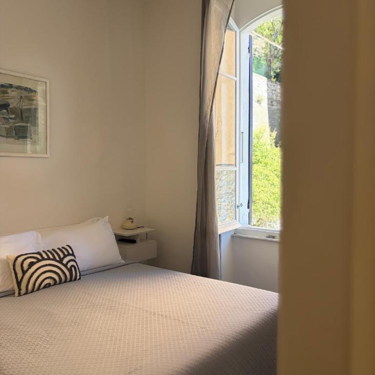 Le Finestre Veneris - Deluxe Double Room with Side Sea View - 8