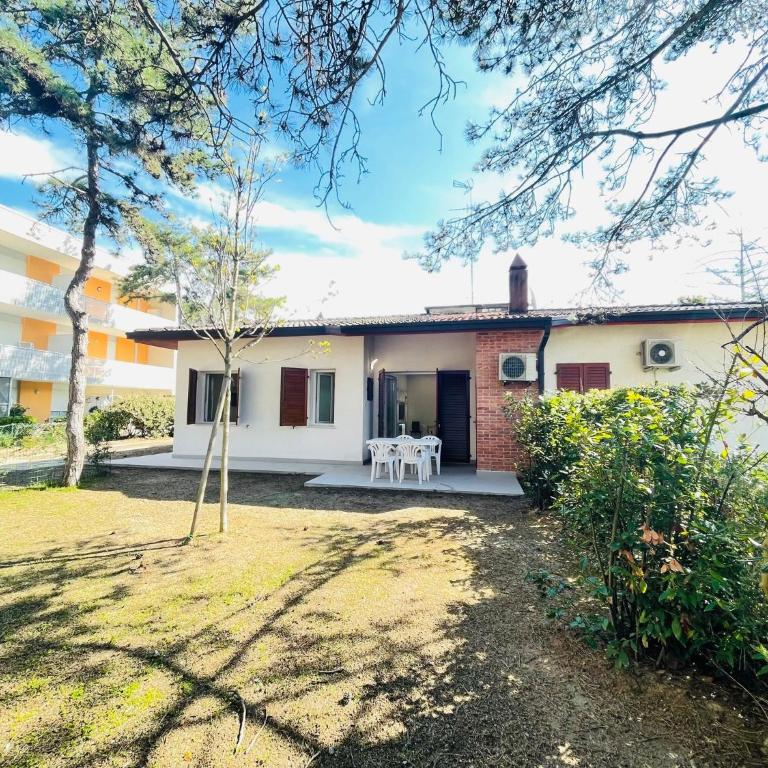 Villa with garden near the beach - Villa - 1