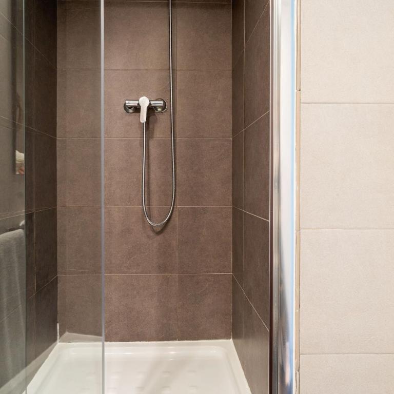 Spacious apartment in Sant Gervasi - Three-Bedroom Apartment - 3