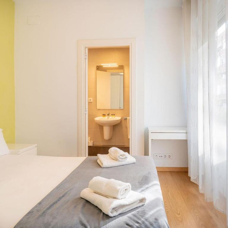 Spacious apartment in Sant Gervasi - Three-Bedroom Apartment - 11