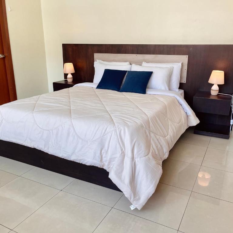 Suite Riverfront Puerto Santa Ana - One-Bedroom Suite - 1