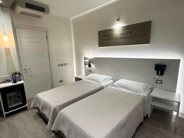 Confidence Hotel Parma - Camera Doppia con Letti Singoli con Balcone - 4