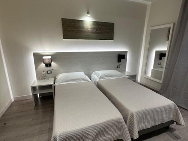 Confidence Hotel Parma - Camera Doppia con Letti Singoli con Balcone - 3