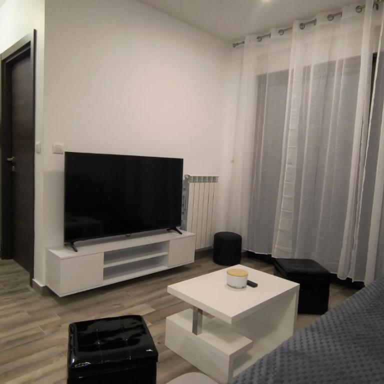 Lux Apartment Rose Avenue - One-Bedroom Apartment - 8