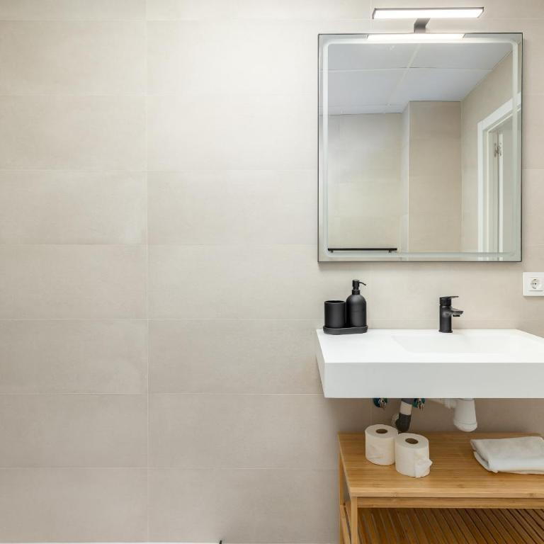 ApartUP Cabanyal Station B - One-Bedroom Apartment - 26