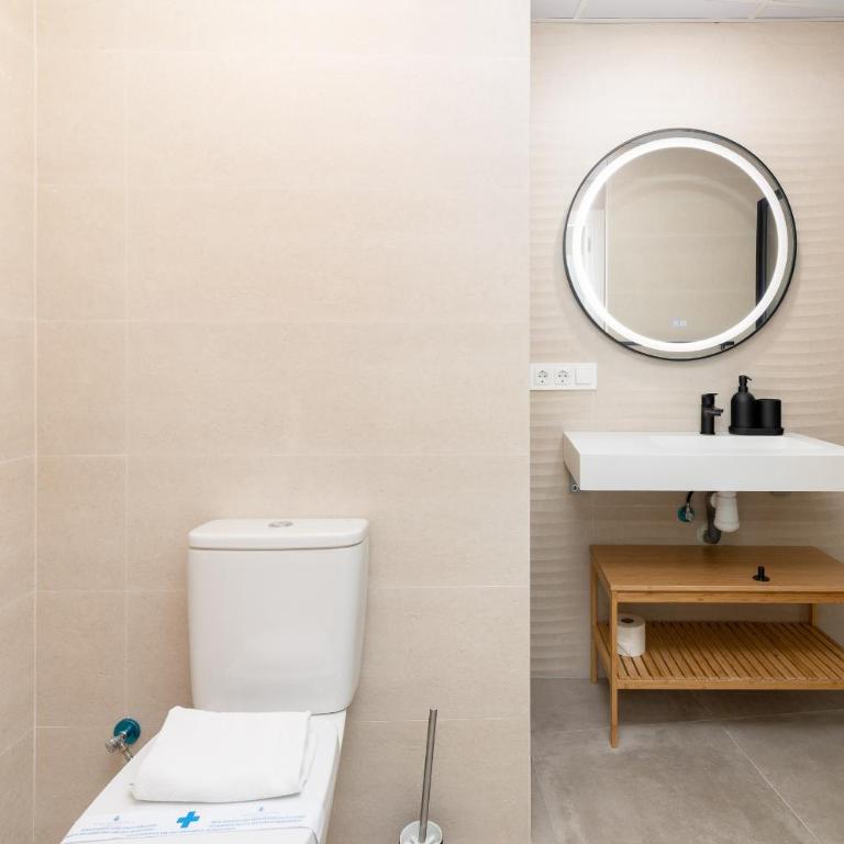 ApartUP Cabanyal Station B - One-Bedroom Apartment - 36