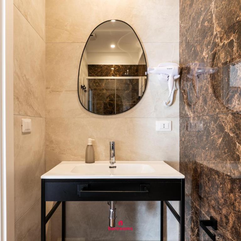 Opera Suites - Standard Double Room - 4