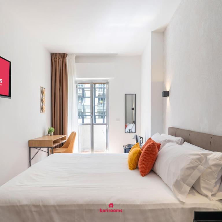 Opera Suites - Deluxe Double Room - 4