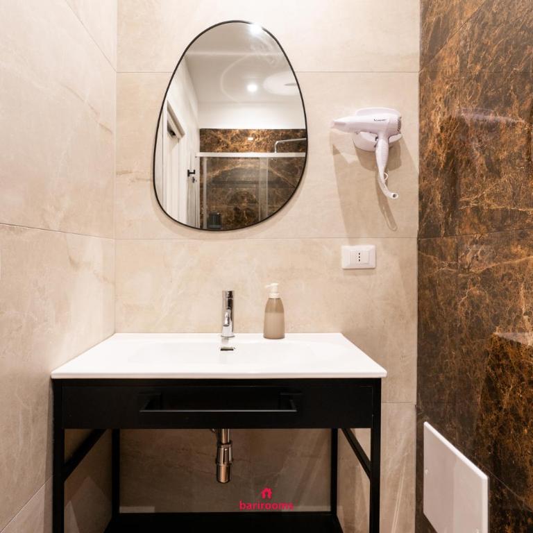 Opera Suites - Deluxe Double Room - 5