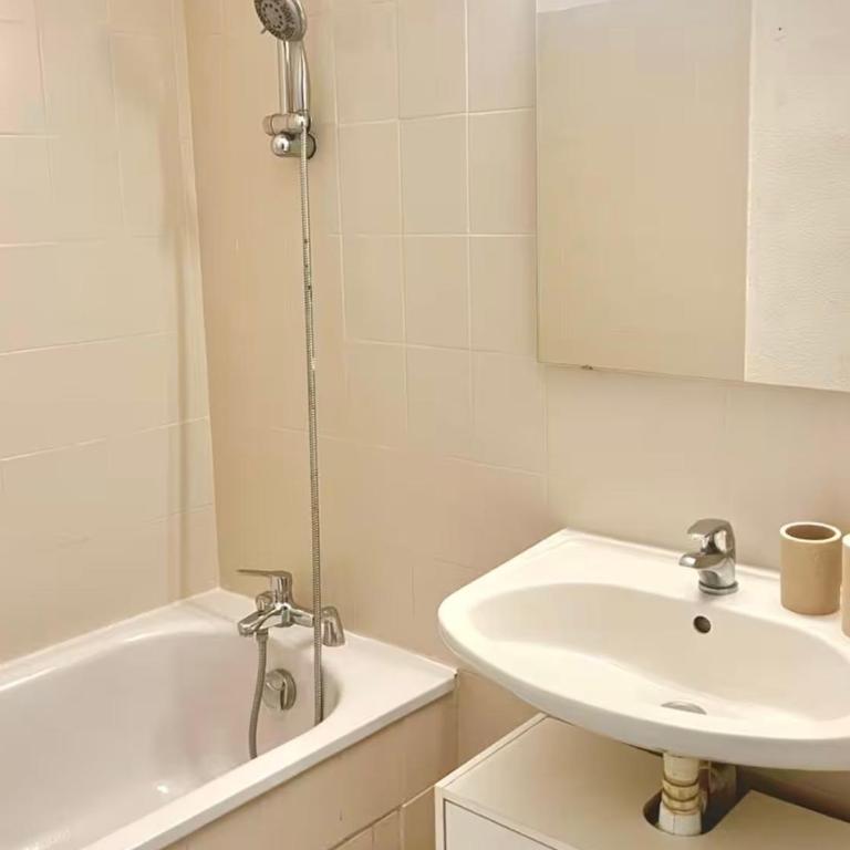 Suite privée avec jacuzzi & ambiance immersive - Appartement 2 Chambres - 16
