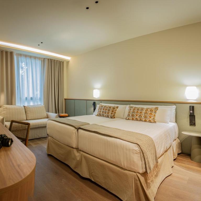 Intelier Malvarrosa Plaza - Deluxe Twin Room - 1