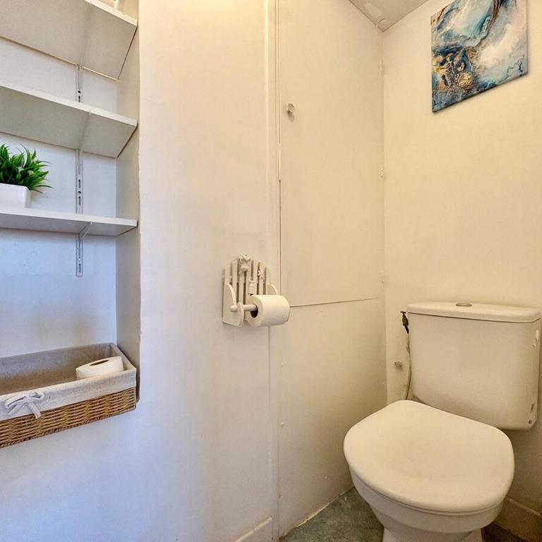 Appartement T2 avec balcon, résidence arborée, parking - Apartamento de 1 dormitorio - 13