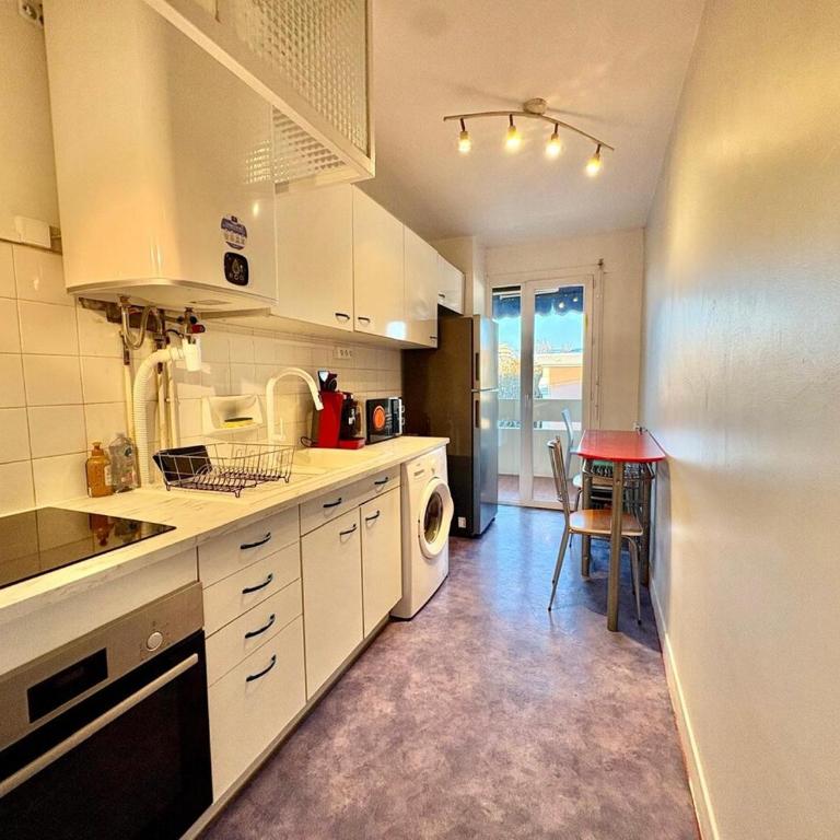 Appartement T2 avec balcon, résidence arborée, parking - Apartamento de 1 dormitorio - 9