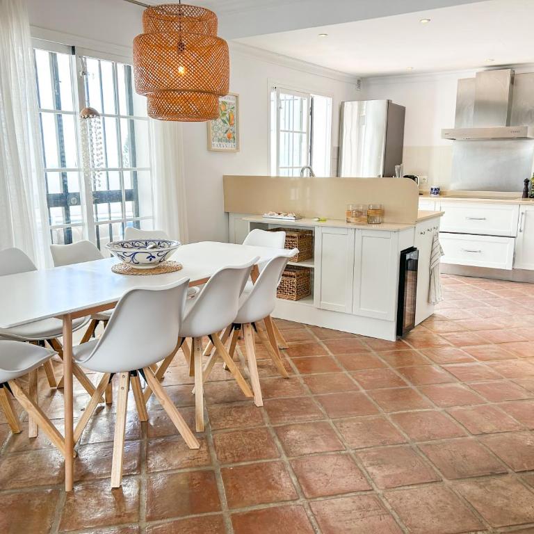 Luxury Villa with Private Pool & Sea Views, Nerja - Casa de 4 dormitorios - 12